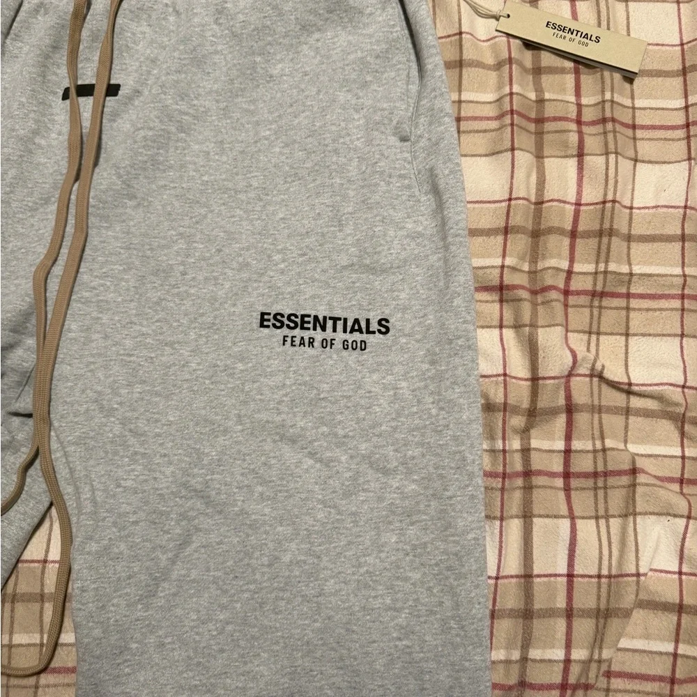 Essentials Sweatpants - Picture 7 of 11